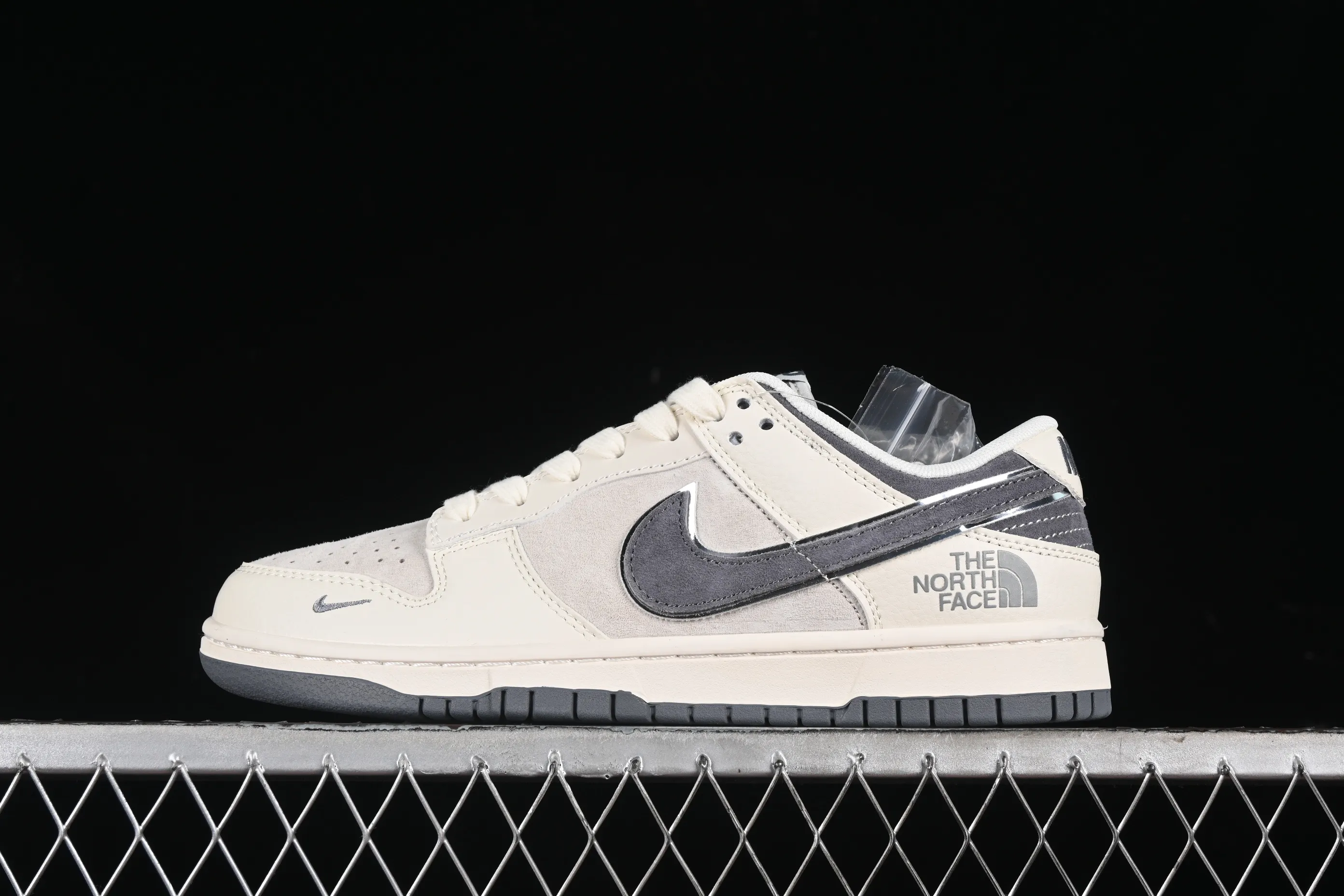 All categories Nk SB Dunk Series Nk SB Dunk Low High-end customized low-top sneakers Nk SB Dunk Low North Face joint-Zhuba Mo Blue Hook Anniversary high-end customized low-top casual sneakers DQ1098-513